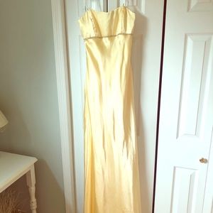 NWOT Faviana Light Yellow Sleeveless Gown Size 9/10